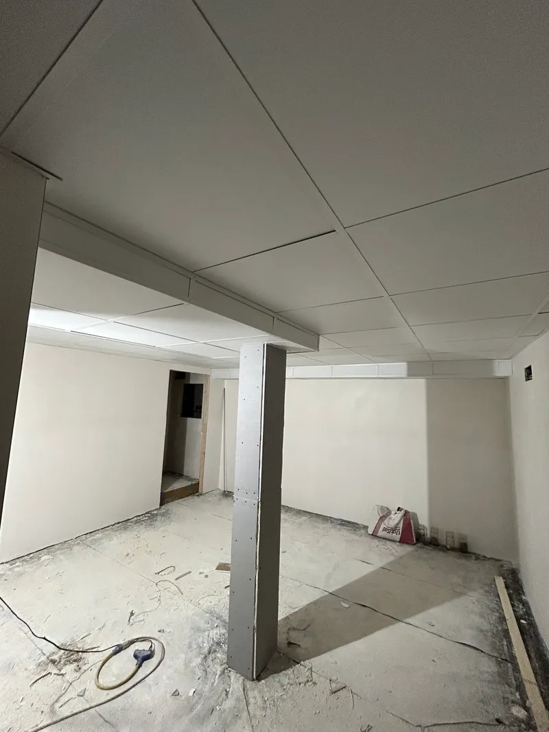 Suspended ceiling installation with column detail by Mass Framing Solutions